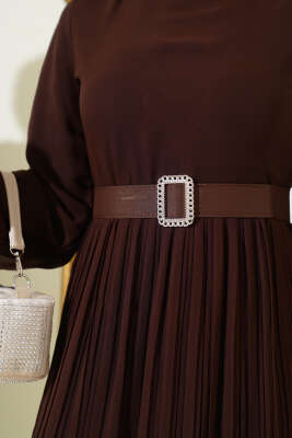 Piliseli Fırfırlı Kuşaklı Şifon Elbise Kahve - Tesettür Elbise