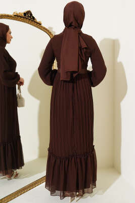 Piliseli Fırfırlı Kuşaklı Şifon Elbise Kahve - Tesettür Elbise