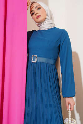 Piliseli Fırfırlı Kuşaklı Şifon Elbise Petrol - Tesettür Elbise
