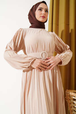 Piliseli Kemerli Ayrobin Elbise Bej - Tesettür Elbise
