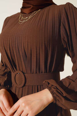 Piliseli Kemerli Ayrobin Elbise Kahve - Tesettür Elbise