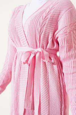 Pirinç Örgü Desenli Kuşaklı Triko Hırka Pembe - Triko Hırka