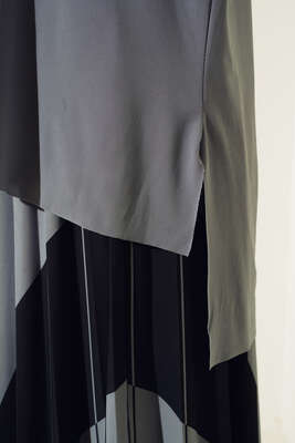 Pliseli Çapraz Çizgi Desenli Etekli Takım Gri - İKİLİ TAKIM