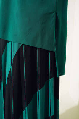 Pliseli Çapraz Çizgi Desenli Etekli Takım Zümrüt - İKİLİ TAKIM