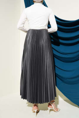 Pliseli Deri Görünümlü Etek Füme - Uzun Etek