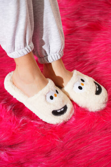 Pofuduk Detaylı Kadın Terlik Ekru - Terlik