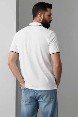 Polo Yaka Düğmeli Arma Detaylı Erkek T-shirt Beyaz - Beyaz Polo Yaka Tişört