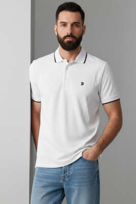 Polo Yaka Düğmeli Arma Detaylı Erkek T-shirt Beyaz - BESSE