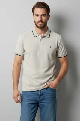 Polo Yaka Düğmeli Arma Detaylı Erkek T-shirt Taş - BESSE