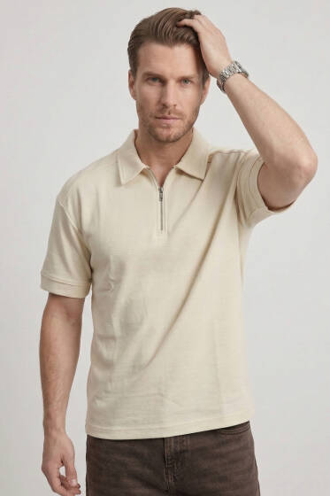 Polo Yaka Kol Yazılı Oversize Erkek T-shirt Kemik - Erkek T-shirt