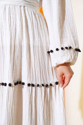 Ponpon Şerit Detaylı Elbise Ekru - Tesettür Elbise