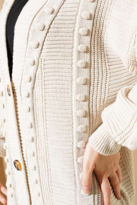 Ponponlu Düğmeli Uzun Triko Hırka Bej - Triko Hırka