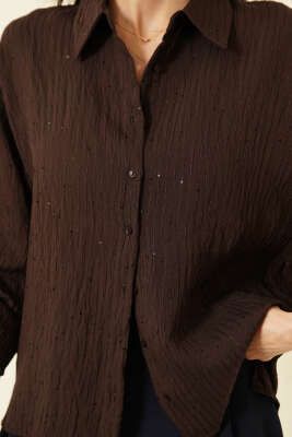 Pul Detaylı Çizgi Kabartma Gömlek Kahve - Kadın Giyim Modelleri