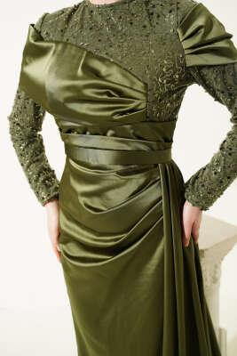 Pul Payet Detaylı Kuyruklu Abiye Elbise Haki - Elbise