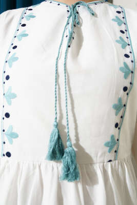 Püskül Yakalı Nakışlı Elbise Mint - Tesettür Elbise