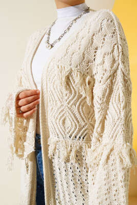 Püsküllü Triko Hırka Bej - Triko Hırka