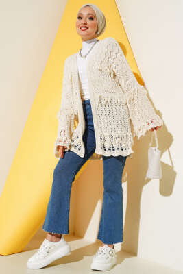 Püsküllü Triko Hırka Bej - Triko Hırka