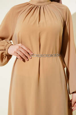 Reglan Kol Zincir Kuşaklı Elbise Camel - Tesettür Elbise