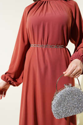 Reglan Kol Zincir Kuşaklı Elbise Gül Kurusu - Tesettür Elbise