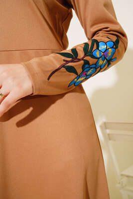 Renkli Çiçek Nakışlı Elbise Latte - Thumbnail