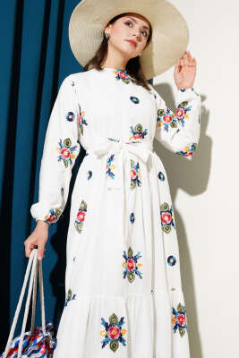 Renkli Çiçek Nakışlı Kuşaklı Elbise Beyaz - Tesettür Elbise