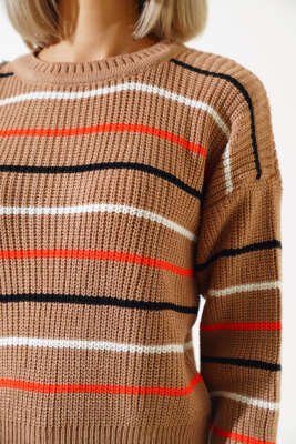 Renkli Çizgili Triko Crop Kazak Büsküvi - Kadın Giyim Modelleri