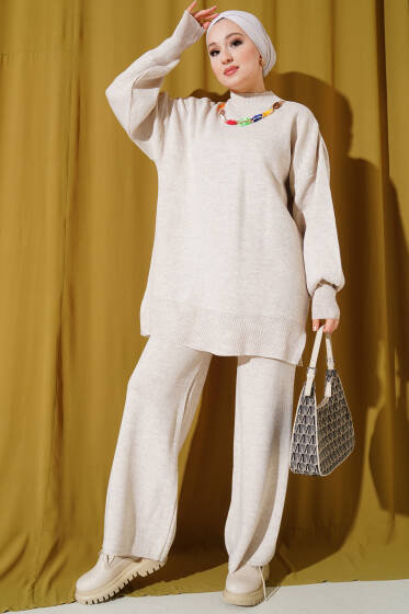 Renkli Kolyeli Basic Triko İkili Takım Bej - İkili Takım