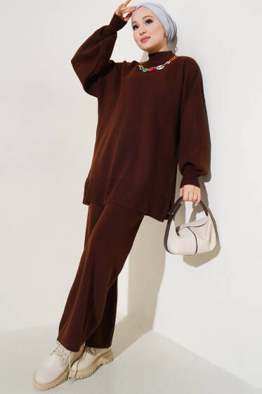 Renkli Kolyeli Basic Triko İkili Takım Kahve - İkili Takım