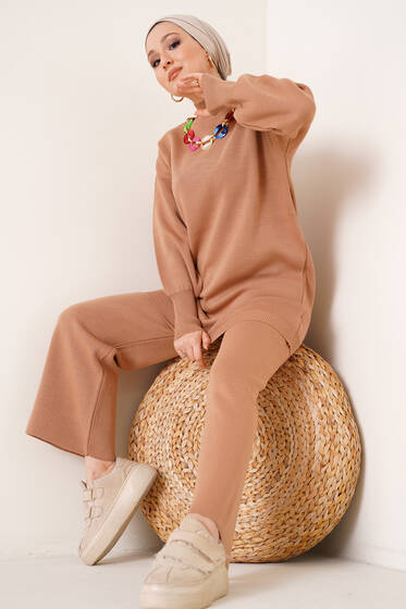 Renkli Kolyeli İkili Takım Camel - Triko