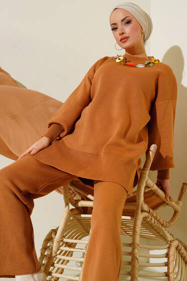 Renkli Kolyeli İkili Takım Taba - Triko