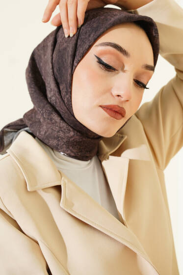 Retro Desenli Eşarp Acı Kahve - Başörtüsü