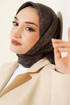 Retro Desenli Eşarp Acı Kahve - Başörtüsü