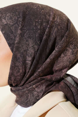 Retro Desenli Eşarp Acı Kahve - Başörtüsü