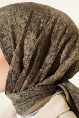 Retro Desenli Eşarp Nefti - Başörtüsü