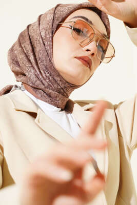 Retro Desenli Eşarp Vizon - VERTU (NYD TEKSTİL)