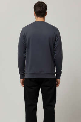 Ribanalı Yaka Yazılı Erkek Sweatshirt Füme - Erkek Sweatshirt