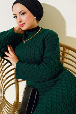 Saç Örgülü Triko Elbise Zümrüt Yeşili - Tesettür Elbise