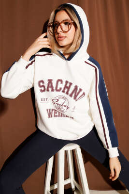 Sachno Baskılı Kapüşonlu Sweatshirt Ekru - Kadın Giyim Modelleri