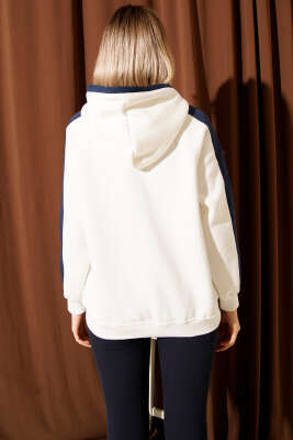 Sachno Baskılı Kapüşonlu Sweatshirt Ekru - Kadın Giyim Modelleri