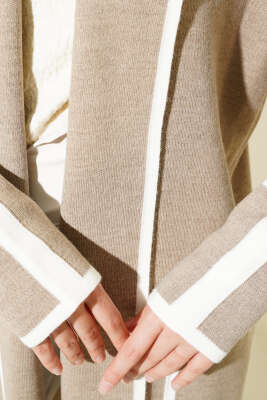 Şal Yaka Cepli Triko Hırka Bej - Triko Hırka