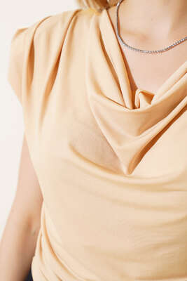 Sandy Degaje Yaka Bluz Bej - Kadın Giyim Modelleri