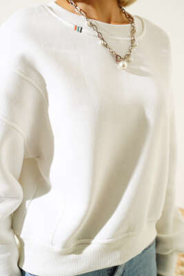 Şardonlu Kısa Sweatshirt Ekru - Kadın Giyim Modelleri