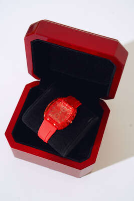 Şeffaf Çerçeveli Kadın Kol Saati Kırmızı - Yılın Fırsatı