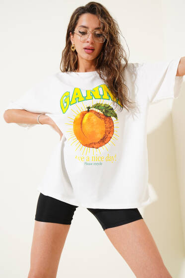 Şeftali Bakılı T-shirt Ekru - Kadın Giyim Modelleri