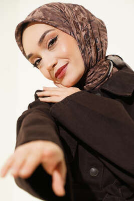 Şerit Desen Demore Eşarp Latte - VERTU (NYD TEKSTİL)