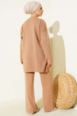 Şerit Detaylı Düğmeli Triko İkili Takım Latte - İkili Takım
