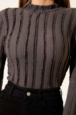 Şerit Fırfırlı Balıkçı Yaka Bluz Füme - Kadın Giyim Modelleri