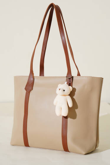 Şeritli Ayıcık Aksesuarlı Omuz Çantası Bej - Kol Çantası