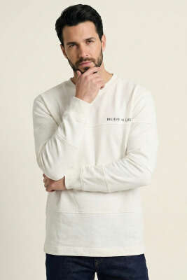 Şeritli Yaka Yazılı Erkek Sweatshirt Beyaz - DEEP POİNT