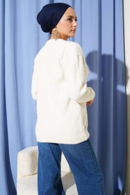 Serpme Taşlı Çizgili Sakallı Kazak Ekru - Triko Kazak